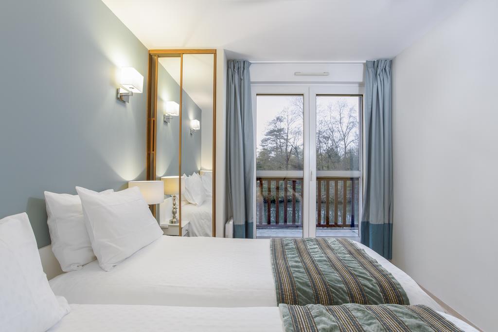 Karma Manoir Des Deux Amants Aparthotel Connelles Exterior photo