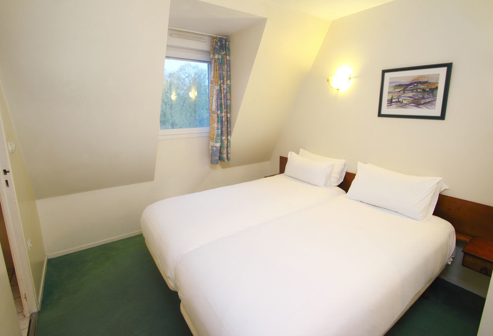 Karma Manoir Des Deux Amants Aparthotel Connelles Exterior photo