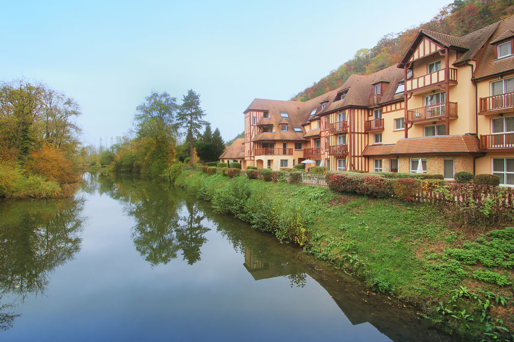 Karma Manoir Des Deux Amants Aparthotel Connelles Exterior photo
