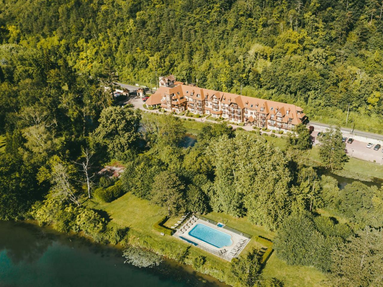 Karma Manoir Des Deux Amants Aparthotel Connelles Exterior photo