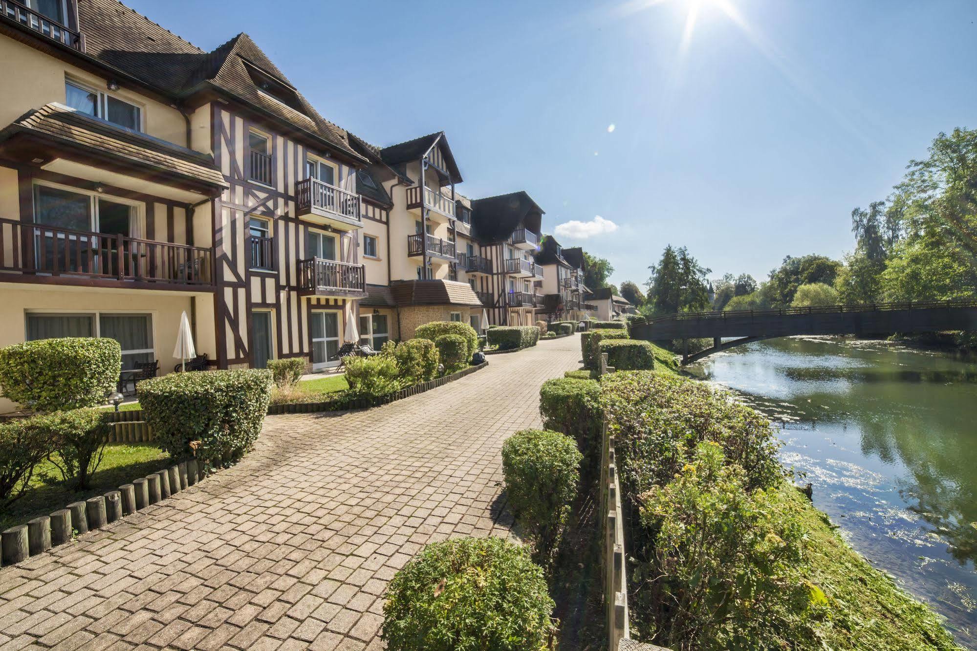 Karma Manoir Des Deux Amants Aparthotel Connelles Exterior photo