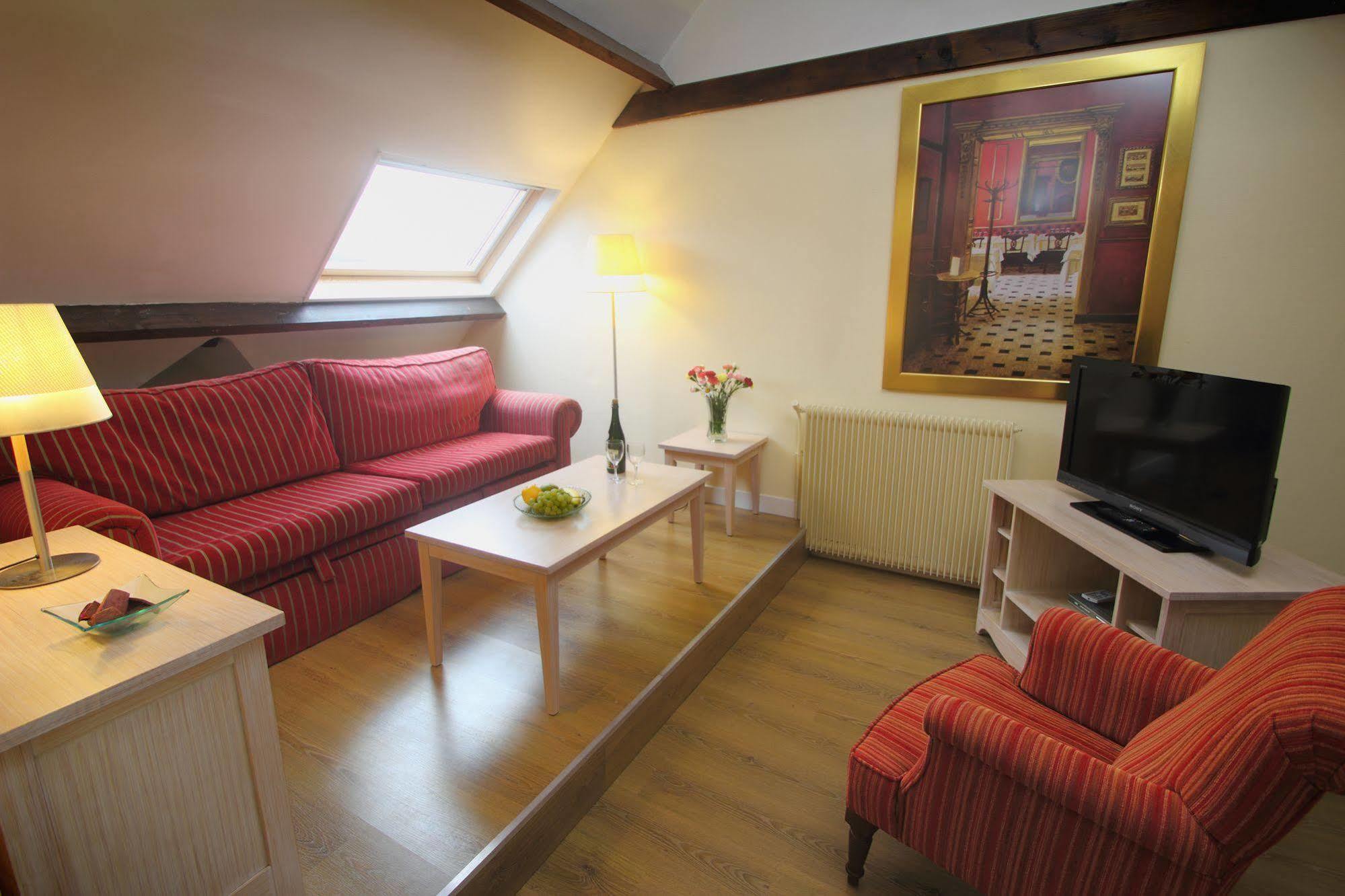 Karma Manoir Des Deux Amants Aparthotel Connelles Exterior photo